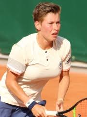 Met haar amerikaanse partner nicole melichar moest schuurs het op het gras van eastbourne afleggen het. Demi Schuurs Biography Dutch Tennis Player Pantheon