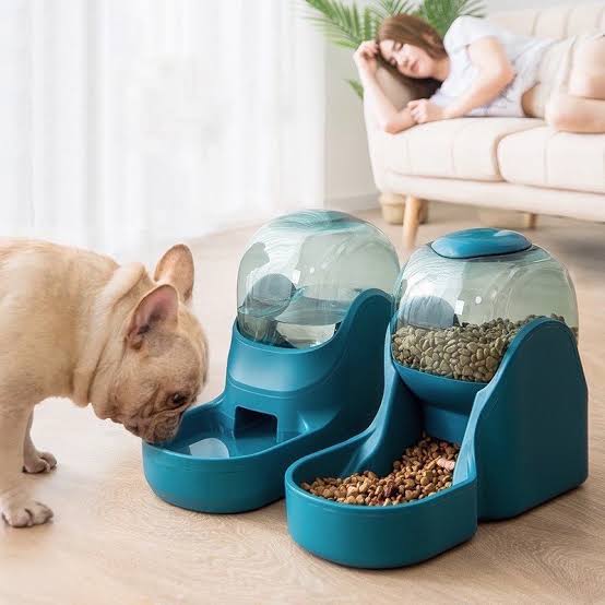 Bát cho ăn tự động dành cho chó mèo