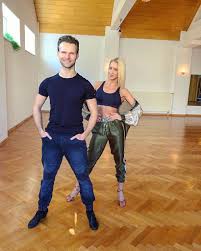 Hier ist kein platz für kredithaie. Trotz Verletzung Kann Kathrin Bei Let S Dance Abliefern Promiflash De