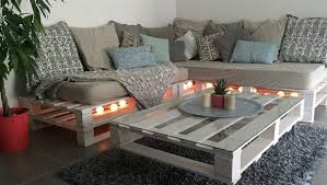 fotowand selber machen kreative inspirationen fur ihre lieblingsbilder sofaauspalletten foto table basse en bois de palette canape palette salon en palettes