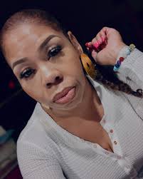 We had time today!! 🙌🏽🙌🏽😭🔥Can ya'll tell by my hair?!? 🤷🏽‍♀️😂  Anyway, about this dress. This dress was made last year by an awesome  designer and his name is @gdesignme. Because of