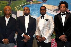 Kim kardashian est dans le nouveau clip de kanye west, bound 2, dévoilé sur le plateau d'ellen degeneres. Reunissez Kanye West Et Jay Z Apres 3 Ans De Combat