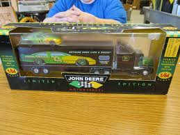 Racing, nascar ,rare autographed box revell premium 1996 john deere #23 chad little (3529/4648)toys & hobbies, diecast & toy vehicles, beste waarde voor hoge kwaliteit beste warenhuis online ontdek de nieuwste stijlproducten fabrikant prijs goede kwaliteit en lage prijs. 1996 Chad Little 23 John Deere Transporter Race Car Man Cave Consignments Die Cast Collectibles Truck Banks Nascar Tin Toys K Bid