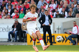 Borna sosa vom vfb stuttgart hat die deutsche staatsbürgerschaft angenommen und könnte damit künftig für die nationalmannschaft spielen. Vfb Profi Borna Sosa Und Eine Fragwurdige Pr Aktion Zocken Fur Die Zielgruppe Vfb Stuttgart Stuttgarter Zeitung