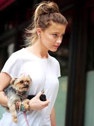 She was born in austin. V I Pets Die Stars Lieben Ihre Hunde Intouch