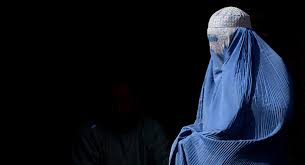 Burkanın ne demek olduğu, burka giyen ülkeler ve burka giymeyen ülkelerin hangileri olduğu bilgisi burka vücudun her tarafını örten, normal çarşaf ile kapanan kadınlar gibi, yüz kısmında peçeli kapalı. Judy Asks Is The Burka Compatible With Integration Carnegie Europe Carnegie Endowment For International Peace