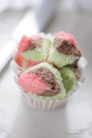 Itu dia sekian resep kue bolu mekar enak yang cocok untuk teman santai sore. Resep Bolu Kukus Warna Warni Merekah Tak Lekang Oleh Waktu Kitchen Of Indonesia