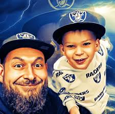 Der EV Zug trauert um Marco Segginger. Marco Segginger war während drei  Jahrzehnten „die Stimme des EVZ“ beim Lokalradio Sunshine, moderierte  unzählige Veranstaltungen für den EVZ und hat mit seiner Begeisterung viel