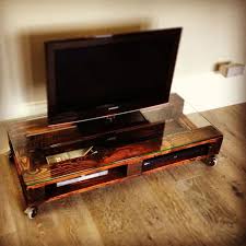 Manufacturers and suppliers of tele table from around the world. 1001 Idees Meuble Tv Palette Le Recyclage En Chaine