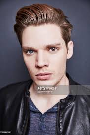 What do you think about Jace? He's really so handsome and also those eyes  !!! I hope you like it !!! ❤️❤️❤️⚔️➰