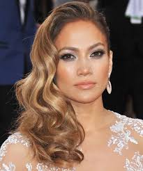 L'ex ragazza del bronx di origini portoricane, oggi star internazionale, è a tutti gli effetti un'icona senza età, anche quando si parla di . Capelli Jennifer Lopez Tutti I Look Da Ieri A Oggi 40 Foto