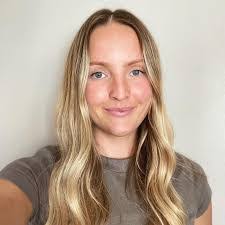 Danielle Valley's Instagram, Twitter & Facebook