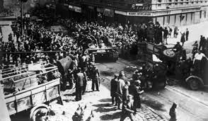 Následující den vjela do prahy vítězně rudá armáda, která pomohla potlačit zbytky německého odporu. Moderni Dejiny Cz Kvetnove Narodni Povstani V Roce 1945