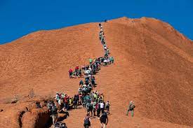 Oct 25, 2019 · uluru, australia — nature seemed to be siding with indigenous australians' demand for uluru to be respected as a sacred site on friday when high winds threatened to prematurely end the. Tempat Suci Aborigin Australia Tutup Tempat Wisata Uluru G