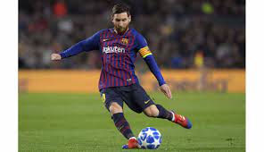 En inscrivant un nouveau coup franc magistral contre liverpool, mercredi dernier, la pulga a porté à 8 son nombre de avec 53 réalisations, cristiano ronaldo, lui, devance toujours, pour l'heure, son éternel rival. Football Sondage Messi Meilleur Tireur De Coups Francs De L Histoire