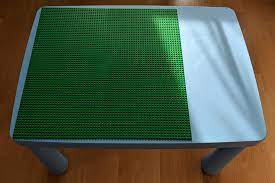 Susser junge spielt am lego tisch mit integrierter ablage lego tisch spieltisch lego tisch von ikea. Lego Ikea Tisch Selbst Gemacht Jetzt Wird Gebaut