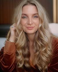 Stephanie Hedin's Instagram, Twitter & Facebook