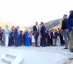 Η χριστίνα μπόμπα με αφορμή την επέτειο του γάμου της με τον σάκη τανιμανίδη αποφάσισε να δημοσιεύσει για πρώτη φορά φωτογραφίες από εκείνη την ημέρα. Sakhs Tanimanidhs Xristina Mpompa O Lamperos Gamos Toys Sth Sifno Me Toys Diashmoys Filoys Toys Me Barka Eftase Sthn Ekklhsia H Nyfh Fwtografies