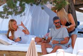 Mainz 05* 16 haz 1967, stuttgart, almanya. Jurgen Klopp Soaks Up The Sun With His Wife In Ibiza Wearing An Extravagant Hat Irish Mirror Online