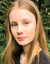 Isabella Hickman's Instagram, Twitter & Facebook