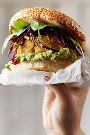 Burger De Dinde Rotie Au Curcuma Et Basilic Avocats Du Mexique Recipe Roasted Turkey Food Turkey Burger