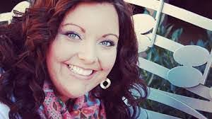 Mari Bartlett's Instagram, Twitter & Facebook