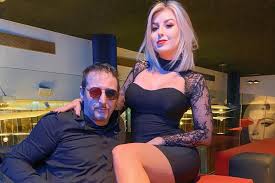 OnlyFans-model Nanoe Vaesen (26): “Seksueel expliciete beelden verbieden is  een krankzinnige beslissing” | GVA