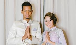 Mawar dan raden atau lebih dikenali sebagai raf yaakob telah diijabkabulkan dalam sebuah majlis yang cukup indah bertempat di hotel royale. Mawar Rashid Raf Yaakob Selamat Diijabkabul