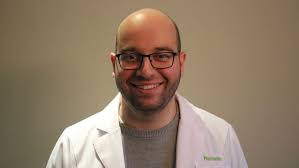 Montreal pharmacist opens doors during off-hours to boost immunocompromised  patients safely