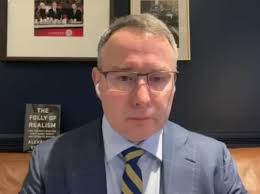 Trump says Zelenskyy's down to 2 choices 😳