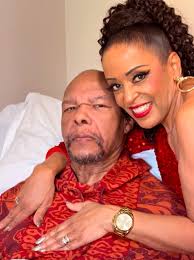 Happy Easter to everyone and their families if you celebrate!!💗🐣🐰 Enjoy  this video of my family and our outfits!! #dementiacaregiver  #dementiaawareness #alzheimersawareness #viral #careg