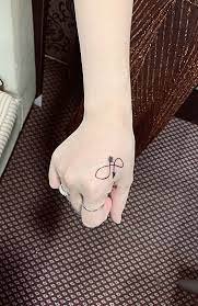 Một hình xăm nốt nhạc nhỏ trên cổ tay là một sự lựa chọn hoàn hảo cho những ai yêu âm nhạc. 1001 Hinh XÄƒm Nhá» Ä'áº¹p Nháº¥t Cho Ná»¯ Va Nam Tungletattoo