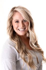 🎉🎉🎉We have BIG news! We are so thrilled to announce that Hillary  Andersson has joined our team! 😍 She has lived in Astoria for nine years.  She has the cutest family that