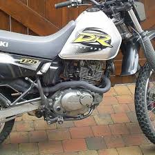 The 1982 suzuki dr 125 has a long history, after all and most of the basic mechanicals were carried through from the 1980s, but when it comes to rugged learner trailies there's not much wrong with that. Suzuki Dr 125 Grosser Krummer Trotz 4takt Motorrad Motor 125ccm
