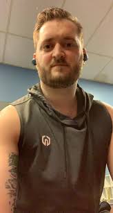 How many hours do Lyft drivers work per day and what is their average daily  earnings?