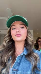 Ellie Bowen's Instagram, Twitter & Facebook