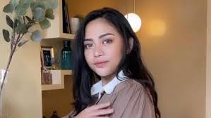 Di kehamilannya kali ini, ia mengaku mengalami kolesterol tinggi hingga 361 mg/dl. Rachel Vennya S Confession Was Shaking When She Decided To Take Off Her Hijab Netral News