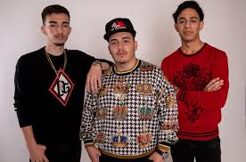 Únete a songkick para seguir a eslabon armado y recibir alertas de conciertos cuando jueguen cerca de ti. Eslabon Armado S Vibras De Noche Debuts At No 1 On Top Latin Albums Chart Billboard