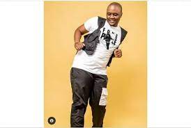 You know we've got this sickness or this pandemic called covid or corona, and with my experience i've seen fans coming through and, firstly they don't want to do social distancing and secondly they want me to take off my mask because they want. Mpura Mpura Photos Facebook