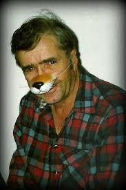 Hiya frens... 'tis me... a very sad Chaucer. This morning around 1:20am, my  buddy, Uncle George went to Heaven. I am so glad that I got to visit him  yesterday. This picture