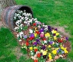 29 Schone Veranda Und Blumenbeete Vor Dem Haus Texasls Org Frontporch Flowerbedgardening Flow Small Backyard Landscaping Garden Projects Garden Yard Ideas