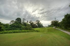 At one side of the bank, a. Seri Selangor Hole 7 Par 4 Golf Holidays Tropical Islands Golf Tour