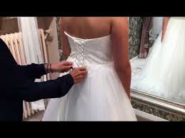 Sie ist eine deutsche laiendarstellerin. Das Brautkleid Richtig Schnuren Unsere Lilly Stylistin Verrat Wertvolle Tipps Youtube