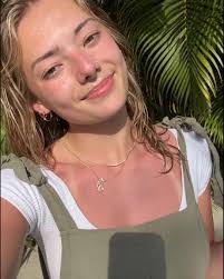 Erin Pyle's Instagram, Twitter & Facebook