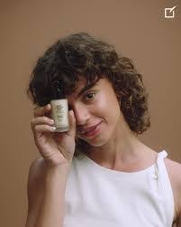 Ami Loy's Instagram, Twitter & Facebook