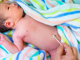 how to bathe a newborn: a step by step