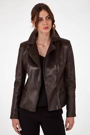 Muni d'une doublure chaude, il est parfait pour un hiver tendance. Veste Courte Zippee Agneau Marron Cesare Nori H12 28 Marron Cesare Nori Depuis 1955
