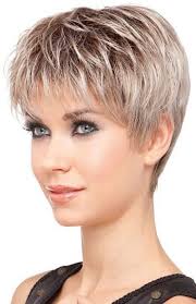 Un classique quand on parle de coupe courte pour femme. Epingle Sur Cheveux Beaute