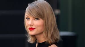 Taylor Swift makes bride's dream come true by hanging out with newlyweds