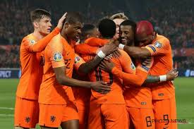 Het nederlands elftal is groepswinnaar op het ek! Nederlanders Zien Het Met Alternatief Ek Lied Somber In We Komen Tot De Achtste Finale En Belgie Wint Ek Voetbalnieuws Voetbalkrant Com